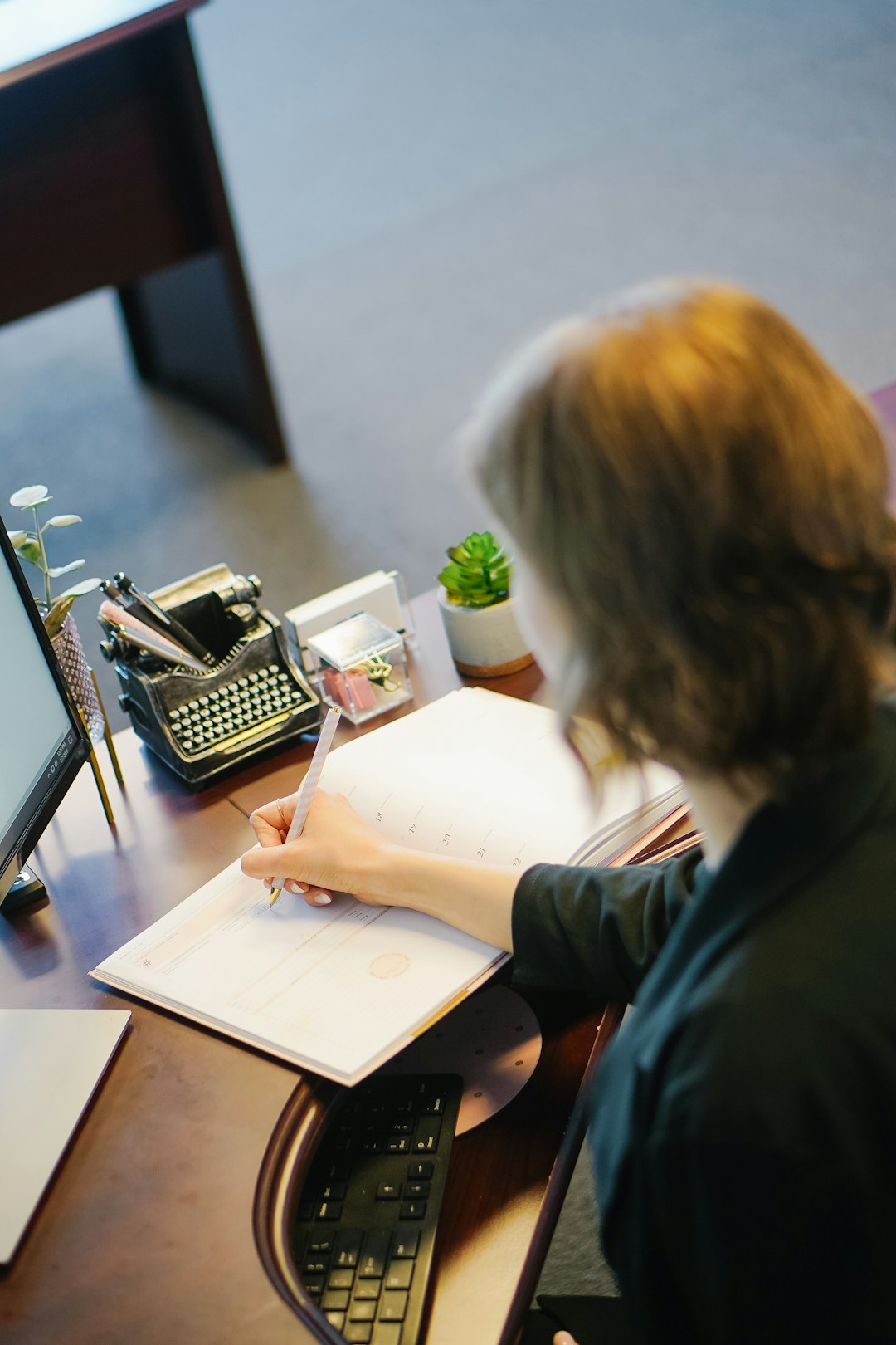 Services woman-in-black-shirt-sitting-on-chair-pn4wijmbkfs